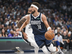 Spurs Mavericks Basketball
