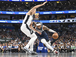Spurs Mavericks Basketball