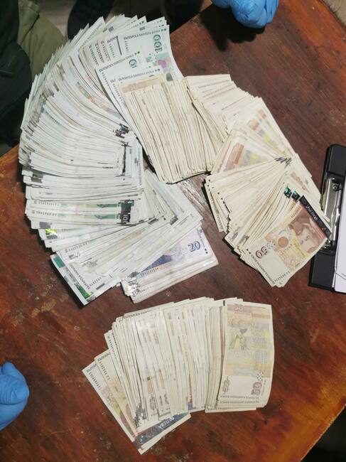 Двама са задържани след обир в дома на семейство от Бургас