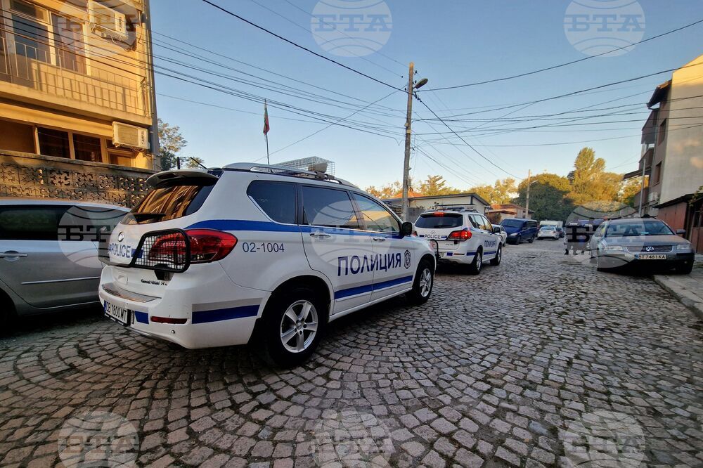 Четирима криминално проявени мъже са задържани в Бургас при полицейска операция
