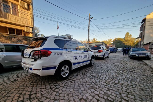 Четирима криминално проявени мъже са задържани в Бургас при полицейска операция