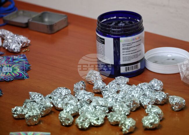 Полицаи във Враца откриха няколко вида наркотици при специализирана операция 