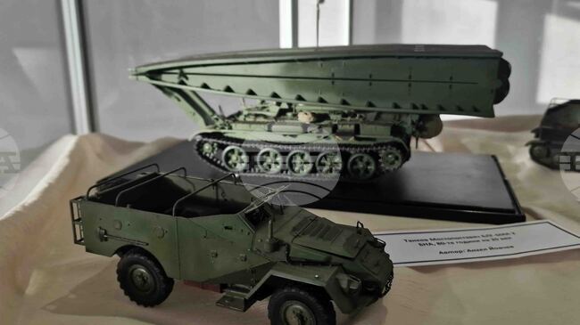 Изложба, гостуваща в Музея на бойната слава в Ямбол, представя историята на българската артилерия в макети, снимки и документи