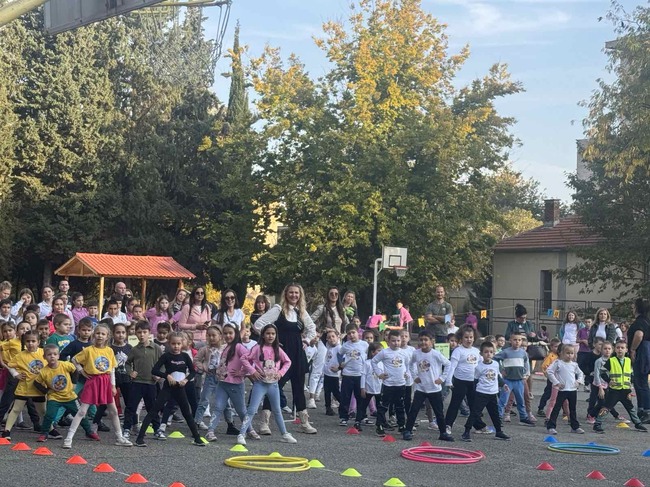 Община Стара Загора: Спортен дух и усмивки: Деца от три старозагорски градини се включиха в спортен празник в VI Основно училище „Свети Никола“