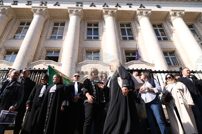 Съдебна палата - адвокати - протест 