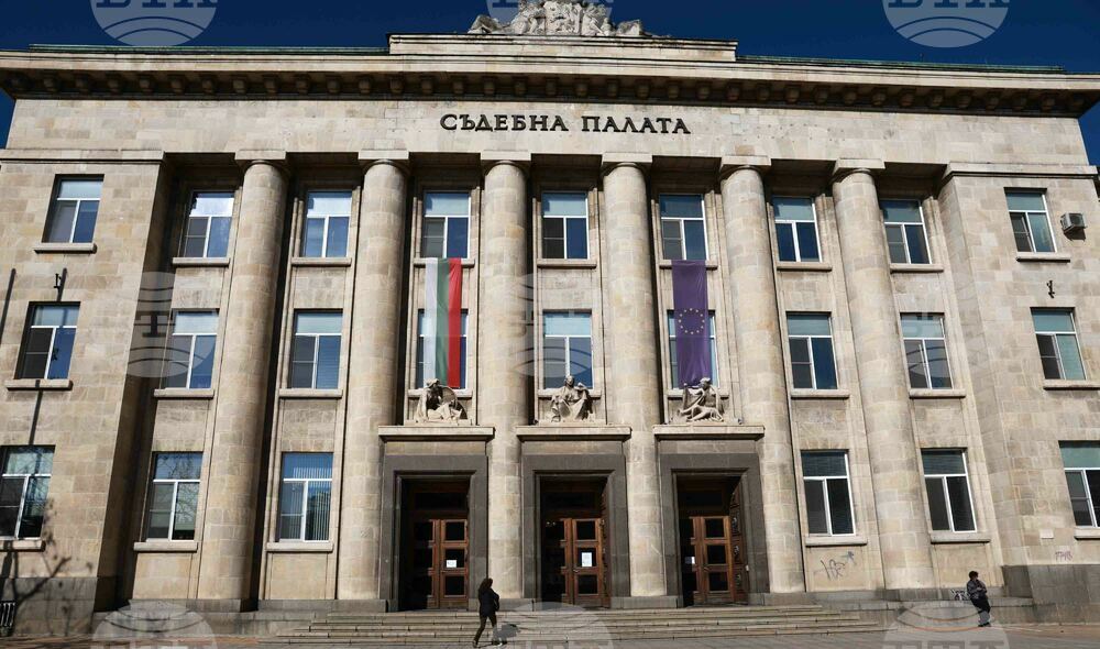 Районната прокуратура в Русе привлече като обвиняеми за измама двама души, един от които е полицейски служител