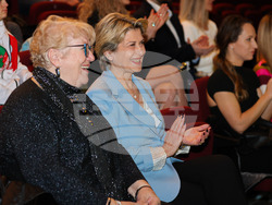 Министър Лечева присъства на церемонията по награждаване на най-добрите млади спортисти за 2022 г.