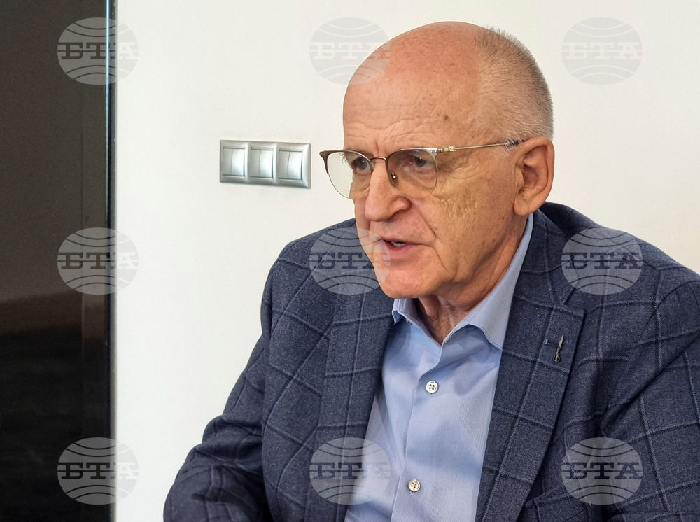 Възрастните хора над 70 години трябва задължително да се ваксинират срещу COVID-19, посъветва експерт