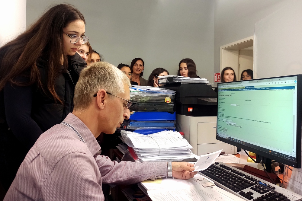 Бъдещи икономисти от Хасково научиха за предизвикателството да работиш в НАП