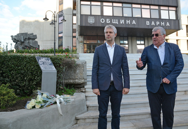 Паметен знак на Пламен Горанов беше поставен пред сградата на Община Варна