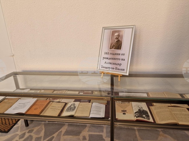 Изложба, посветена на 165-годишнината от рождението на Александър Теодоров – Балан, е открита в Разградската библиотека
