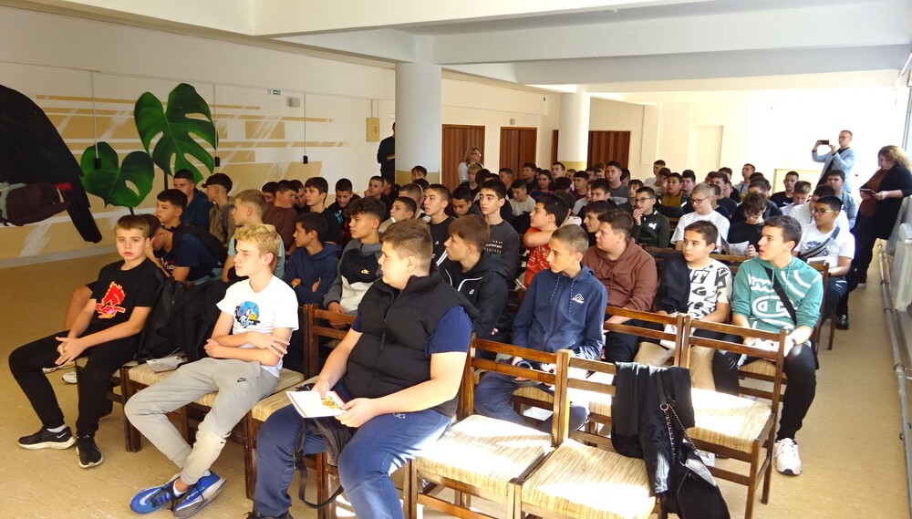 Районен съд – Разград: Образователната програма на ВСС и МОН стартира в Община Разград с беседа в НПТГ „Шандор Петьофи“ пред 95 ученици 