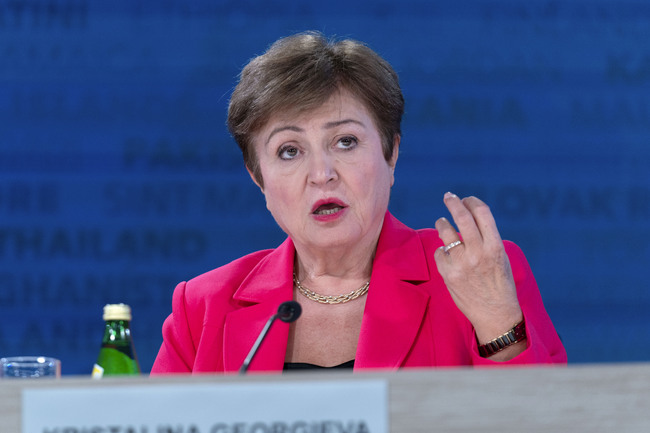 МВФ очаква "значителни понижения" в прогнозите за икономическия растеж, но не и глобална рецесия, каза Кристалина Георгиева