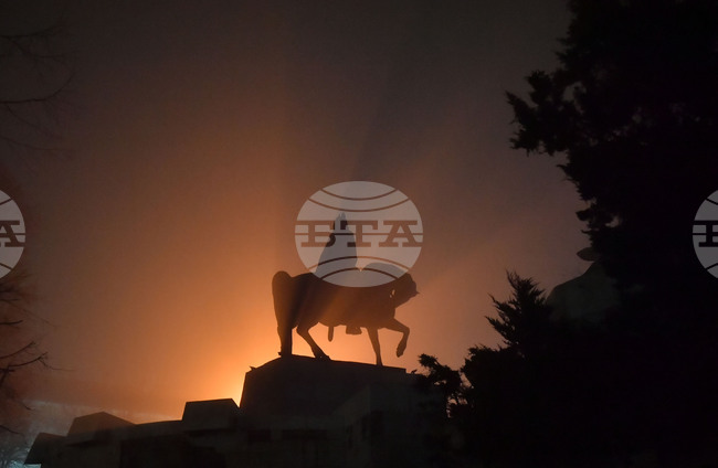 Исперих - мъгла - паметник