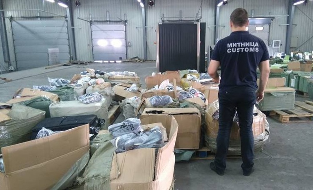 Агенция „Митници“: Над 100 000 „маркови“ химикалки от Китай задържаха митническите служители от ТД Митница Варна
