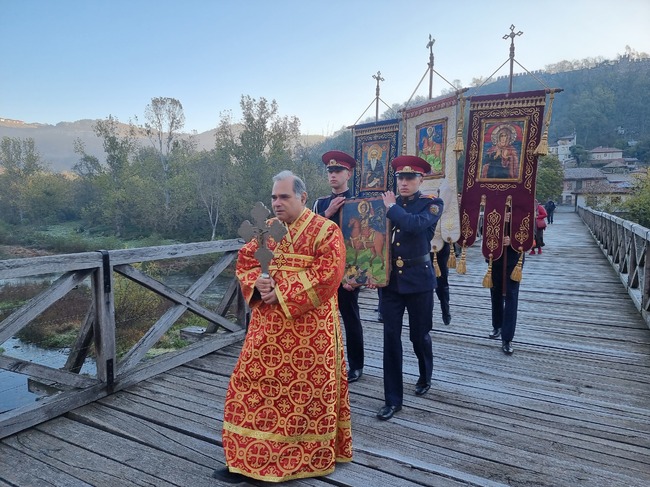 С литийно шествие започна празничният Димитровден във Велико Търново, където бяха чествани 839 години от въстанието на болярите Петър и Асен