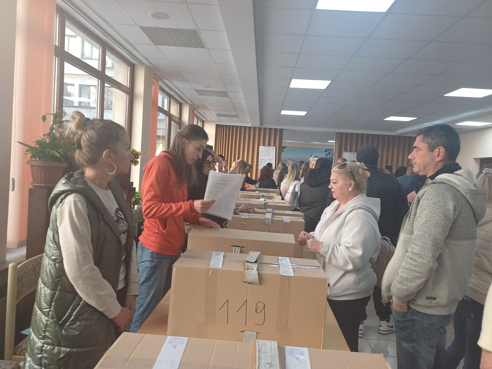 Община Шумен: Секционните избирателни комисии в община Шумен получиха изборните книжа и материали