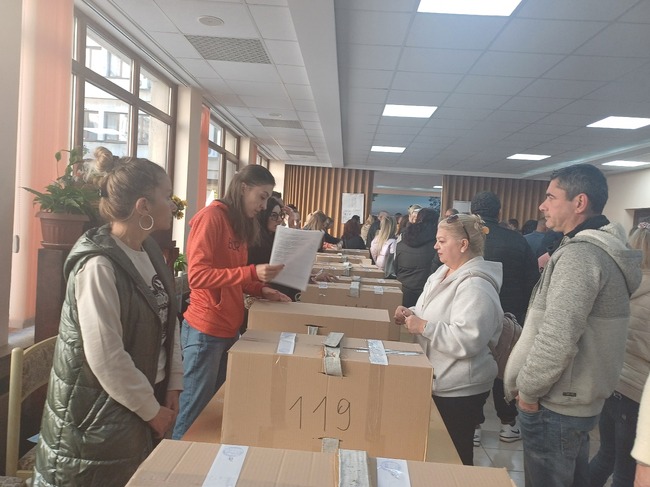 Община Шумен: Секционните избирателни комисии в община Шумен получиха изборните книжа и материали