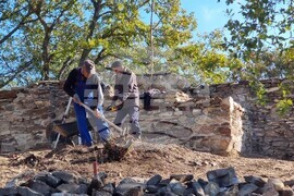 Село Храстово - крепост - разкопки