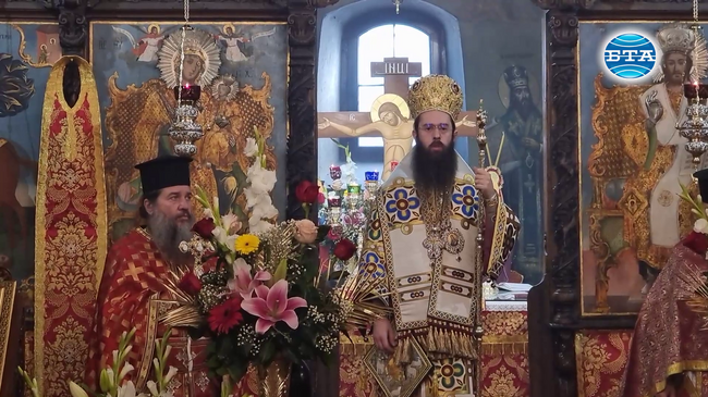 В Деня на св. Димитър в Сливен празнуваме двоен празник - на катедралния храм и на богоспасяемия град, каза в словото си митрополит Арсений