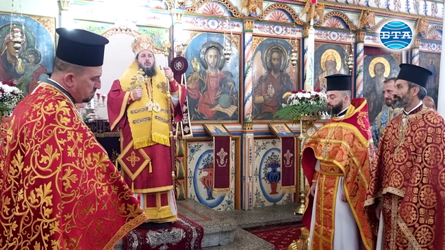 На Димитровден в Кюстендил подстригаха трима младежи за иподякони