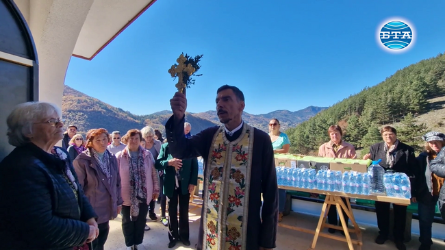 С литургия и курбан за здраве бе отбелязан храмовият празник на параклис „Св. Димитър“ в смолянския квартал Устово