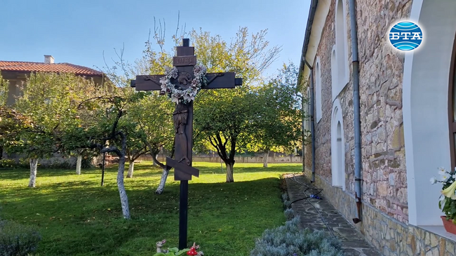 Черквата "Св. вмчк Димитър" в град Радомир отбеляза храмовия си празник с празнична литургия, водосвет и курбан