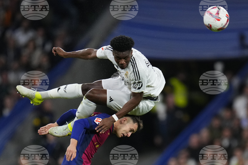 Ливърпул ще опита да привлече френския национал Орелиен Чуамени от Реал Мадрид през следващата година, съобщава "Експрес"