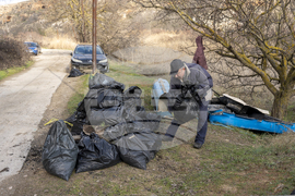 Община Каварна - Село Българево - почистване на местността „Болата“ - Снимка: Александра Антонова