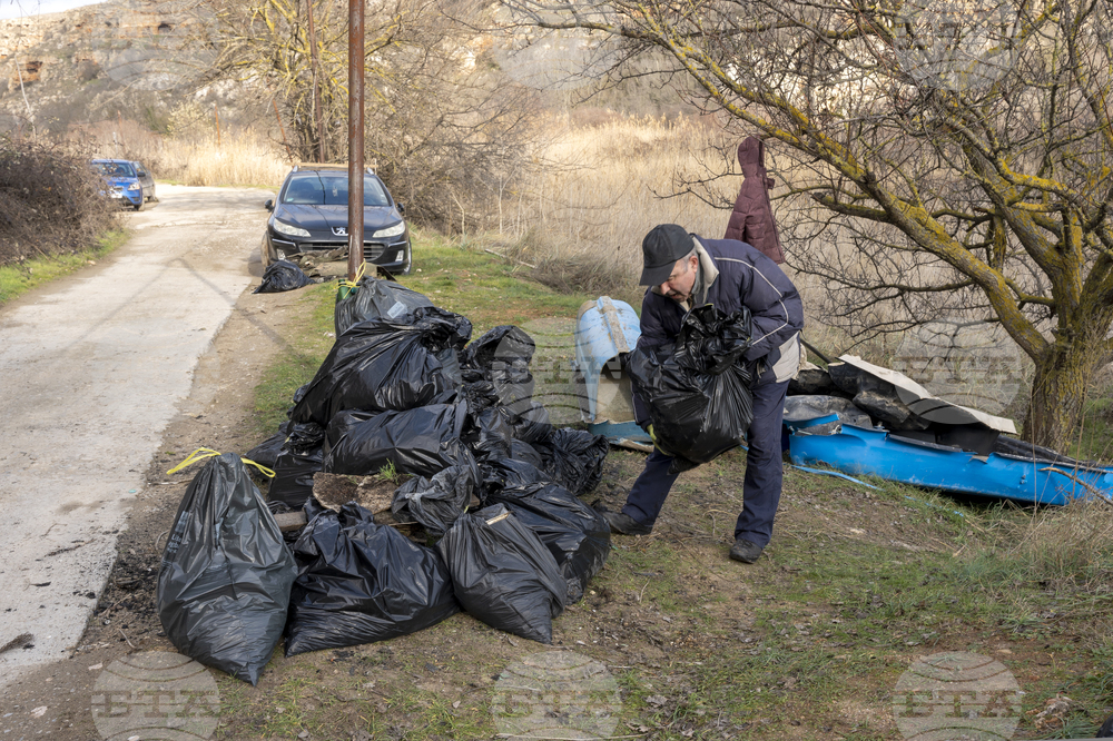Община Каварна - Село Българево - почистване на местността „Болата“ - Снимка: Александра Антонова