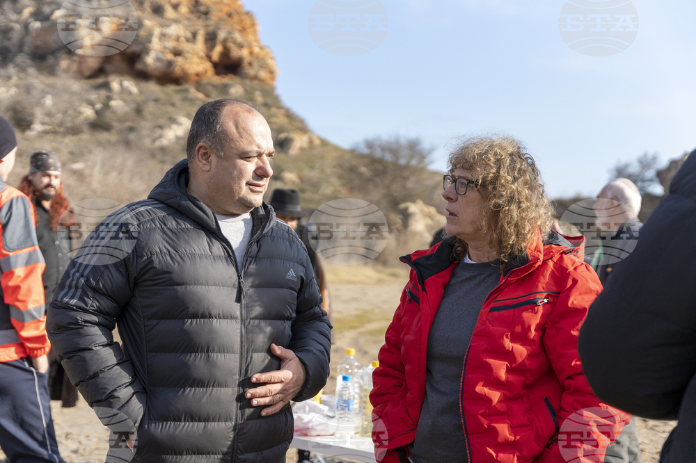 Община Каварна - Село Българево - почистване на местността „Болата“ - Снимка: Александра Антонова