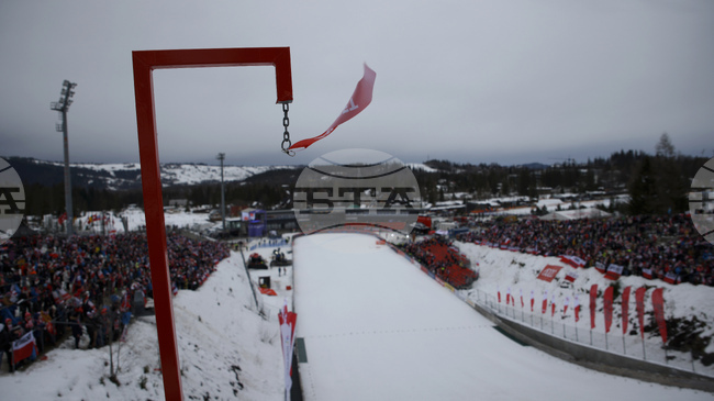 Силен вятър отложи за събота квалификацията за състезанието от Световната купа по ски скок в Рука