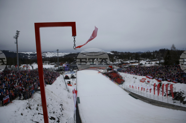 Силен вятър отложи за събота квалификацията за състезанието от Световната купа по ски скок в Рука