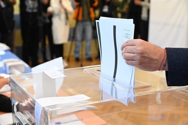 ОА Русе: Изборният ден в Русенско започна, първите избиратели гласуваха минути след 7:00 часа. Това са седмите поред избори от април 2021 г.