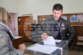 Варна - избори - Ивелин Михайлов - гласуване