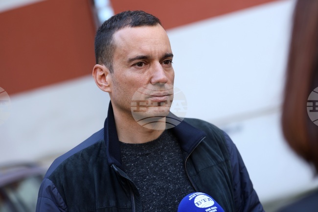 Кметът на София Васил Терзиев връща за ново обсъждане доклада за премахването на две линии от нощния градски транспорт 