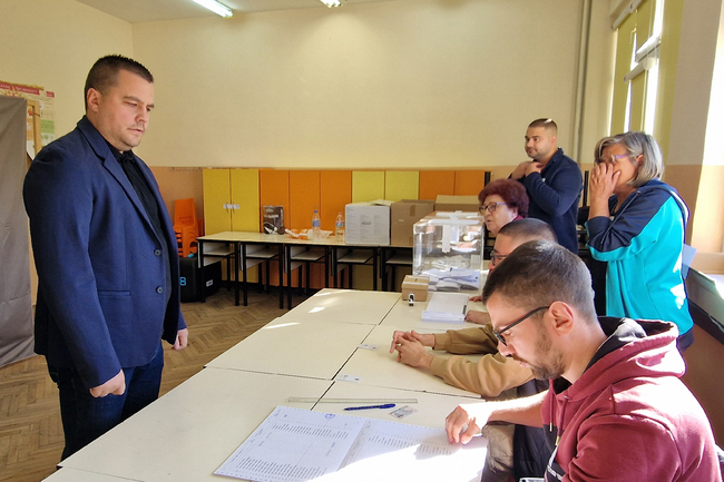 Гласувах свободният и независим глас да победи, каза в Пловдив Станислав Балабанов от "Има такъв народ"