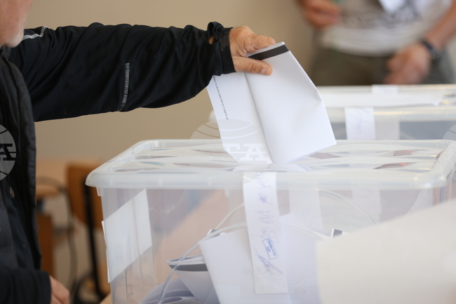 Българските граждани от днес могат електронно да проверят номера на избирателната секция и мястото на гласуване на предстоящите избори за НС