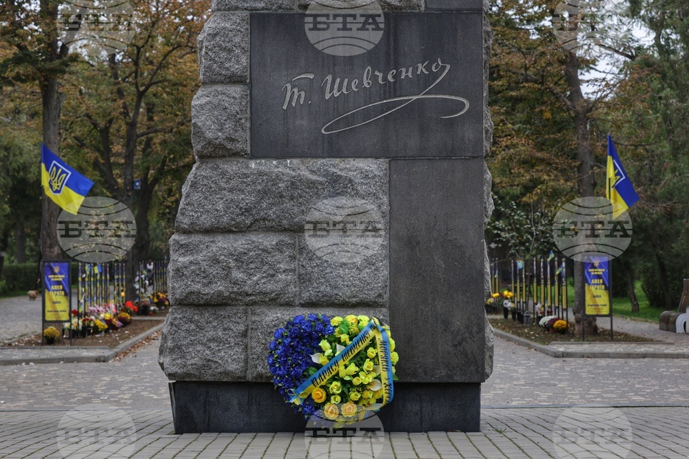 Украйна - Одеса - Паметник на Тарас Шевченко - Алея на героите