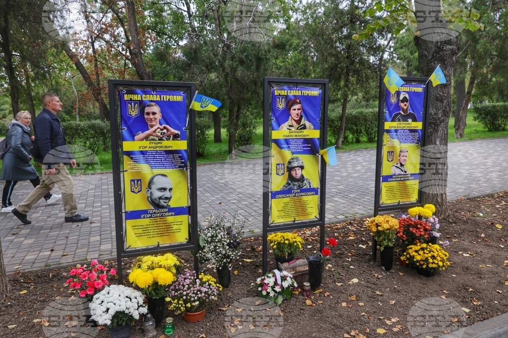 Украйна - Одеса - Паметник на Тарас Шевченко - Алея на героите