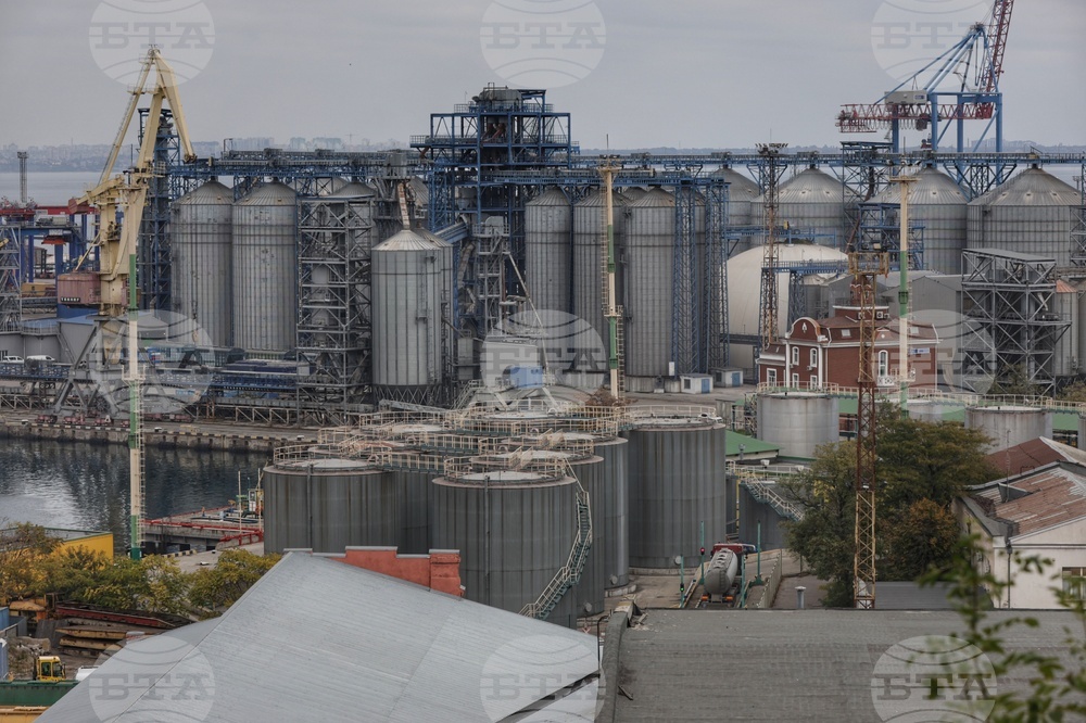 Руснаците атакуваха пристанищната инфраструктура в Одеска област, един човек е пострадал, съобщи украинският вицепремиер Олексий Кулеба 