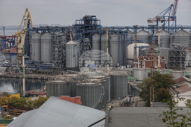 Руснаците атакуваха пристанищната инфраструктура в Одеска област, един човек е пострадал, съобщи украинският вицепремиер Олексий Кулеба 