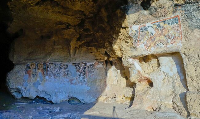 Български и румънски свещеници ще отслужат литургия в скална църква край Русе в памет на света Теофана 