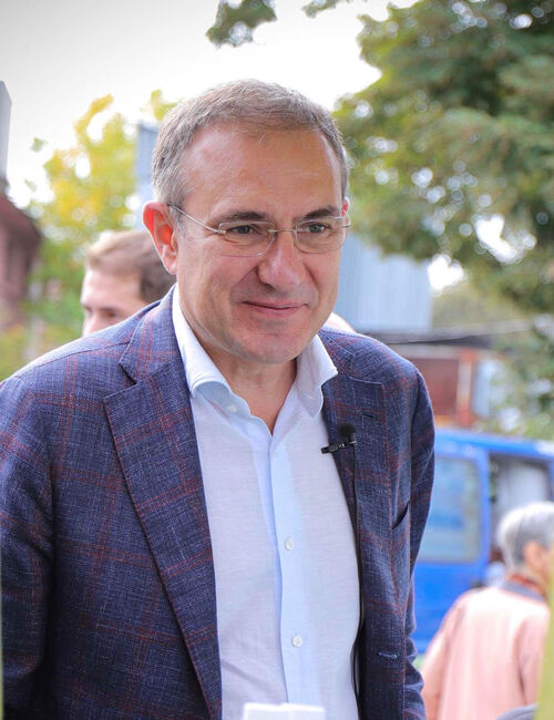 Председателят на парламентарната група на "БСП за България" Борислав Гуцанов гласува