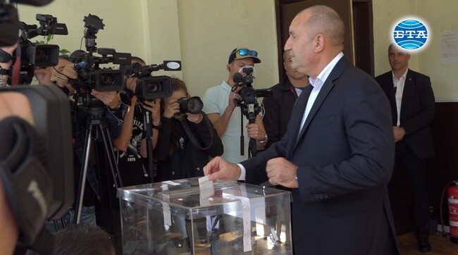 Най-важното днес е да се гласува, каза президентът Румен Радев