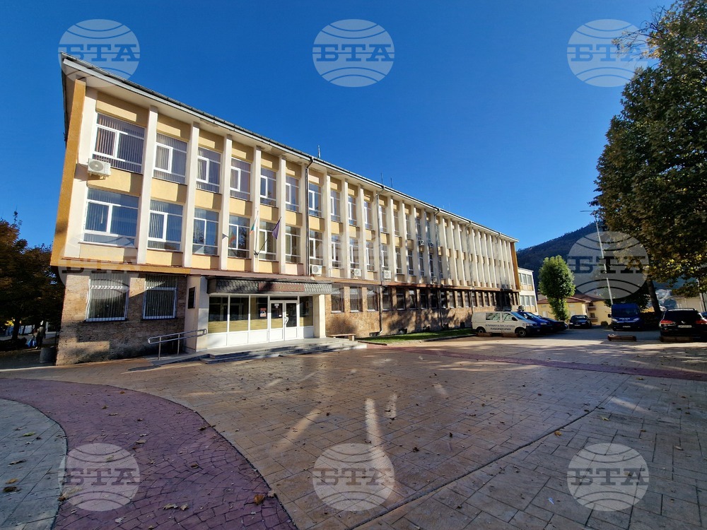 Полицаи изнесоха лекция по пътна безопасност пред абитуриенти в Смолян