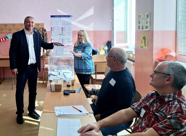 Драгомир Стойнев: Гласувах за разумния играч. Нека обърнем мача като Петър Жеков