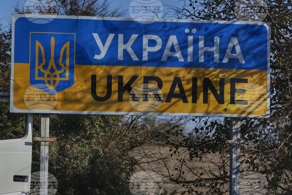 Семейна двойка загина, а шест души бяха ранени, сред тях две деца, при атака с дронове през нощта срещу Одеса, съобщиха властите