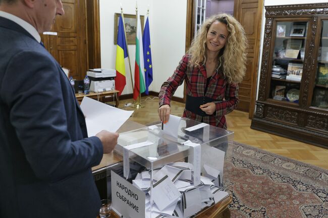 Деси Добрева и участниците от БТА в отбелязването на Деня на бесарабските българи в Одеса гласуваха в Букурещ