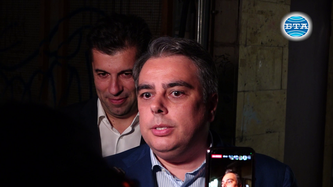 Искам да благодаря на избирателите, че ни дадоха повече сила да се преборим за по-високи доходи, по-добро здравеопазване и образование, каза Асен Василев